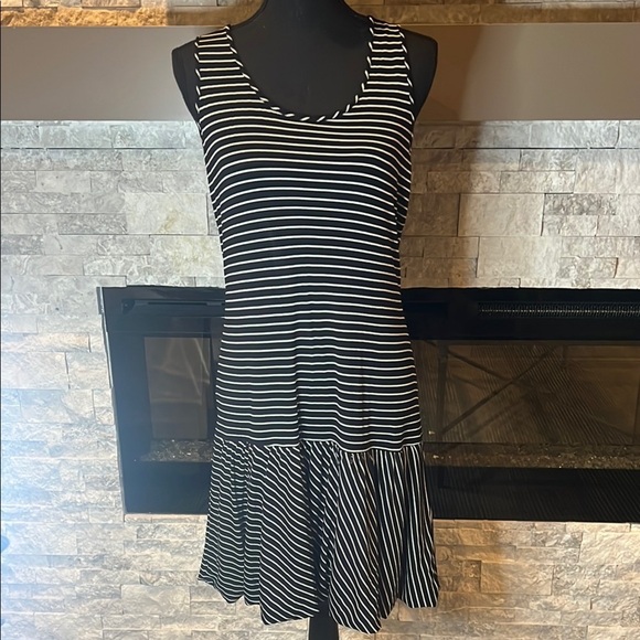 BCBGMaxAzria Black and White Striped Sleeveless Racerback Dress size Medium - Picture 1 of 10
